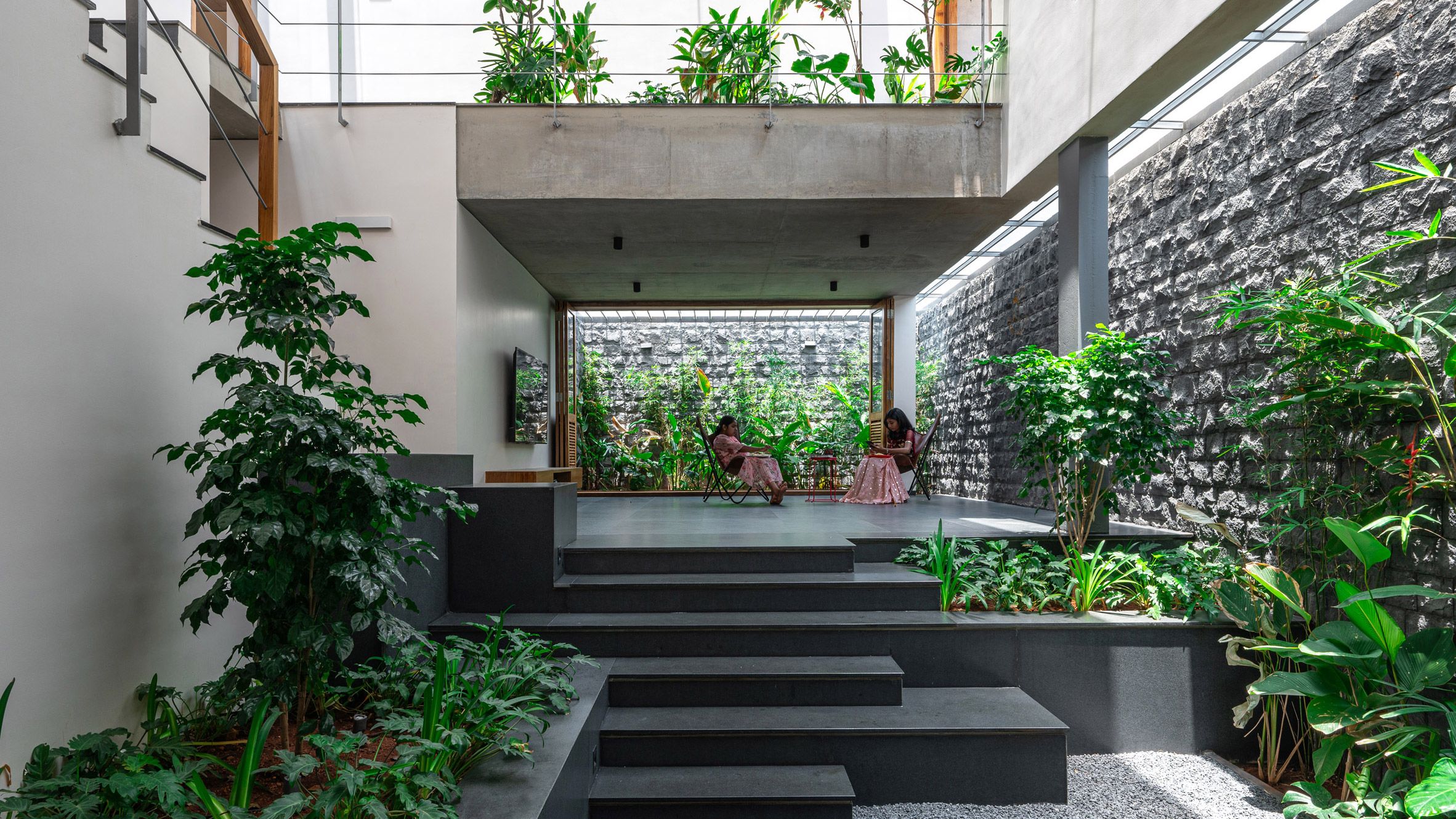 Jatasya House — Courtyard Concept Residence